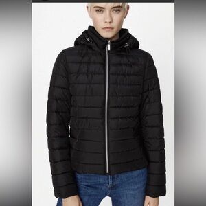 Zara Women's Black Puffer Jacket small